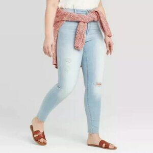 NWT 18 Women's High-Rise Skinny Jeans - Universal Thread - Light Wash
